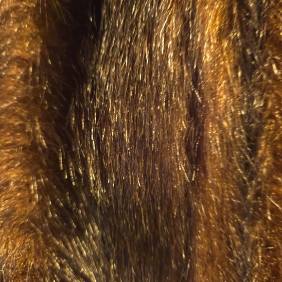Suzy Shier Faux Fur Vest - Picture 4 of 4